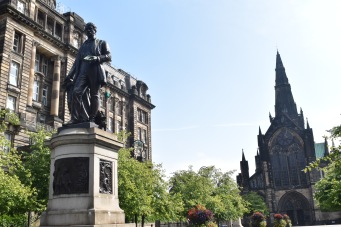 David Livingstone (nice last name, eh?) in front of Glasgow's cathedral